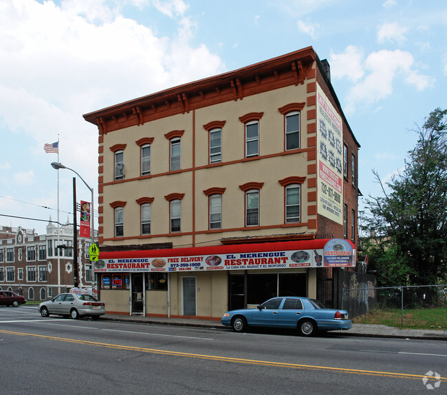 Building Photo - 183-185 Broadway