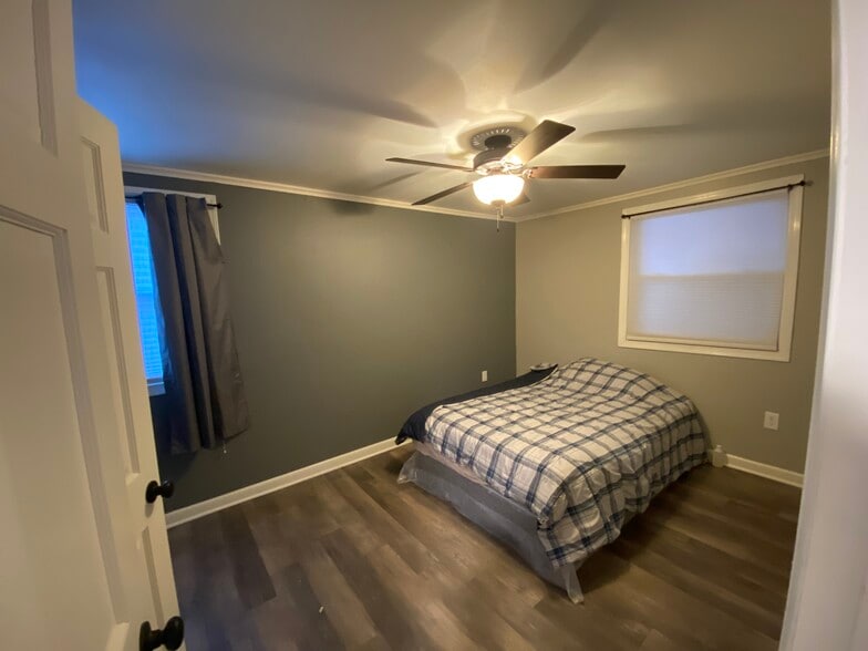 Room 1 - 2850 S 35th St