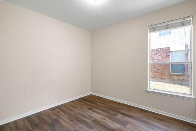 Building Photo - 8810 Willow Spur Dr