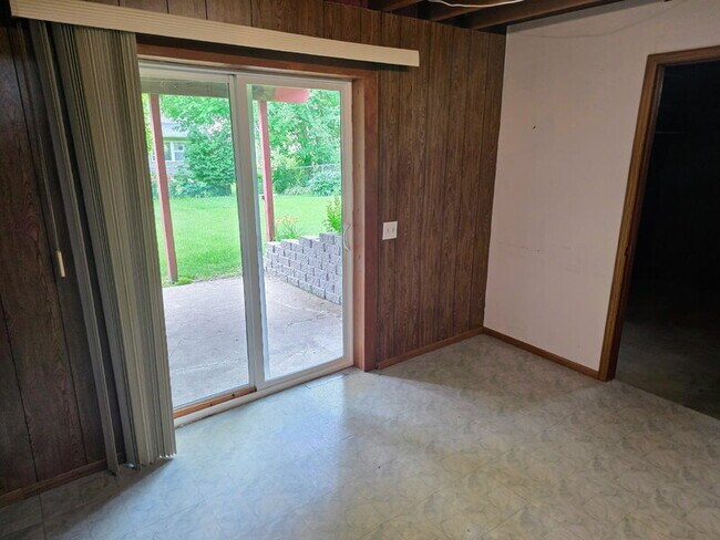 Building Photo - 5310 Brookview Dr