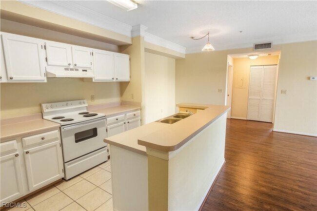 Building Photo - 11490 Villa Grand