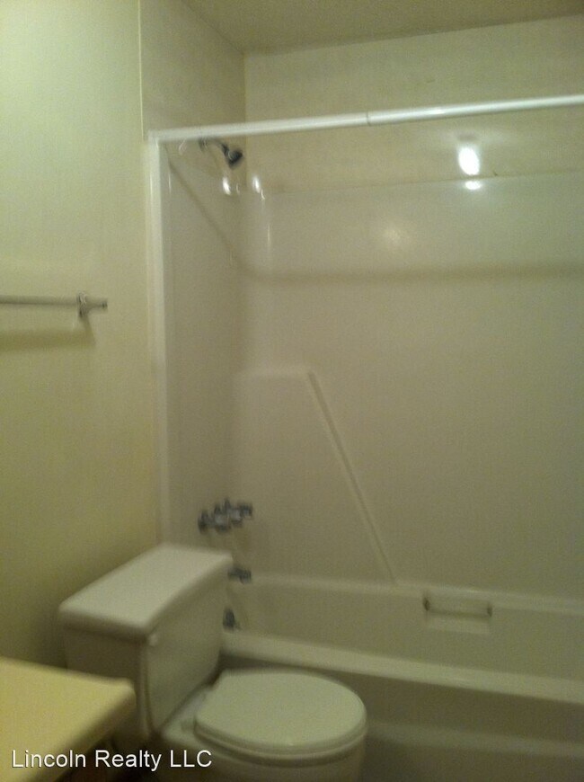 Building Photo - 2 br, 1 bath House - 1754 B Poplar St*