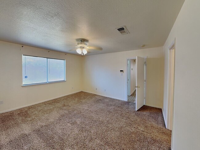 Building Photo - Move-In Ready Charm with Space to Love! $500 off the first full month’s rent with a move-in on or...
