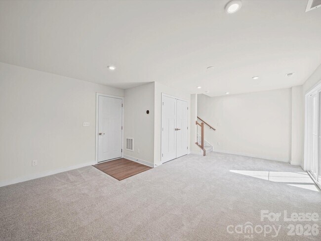Building Photo - 9922 Oaklawn Blvd NW