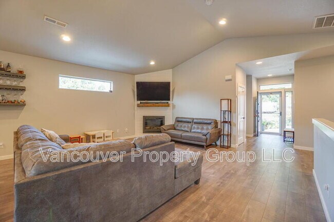 Building Photo - 2511 NE 59th St