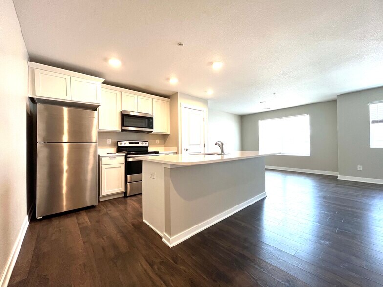 Building Photo - 213 NE 23rd Ln