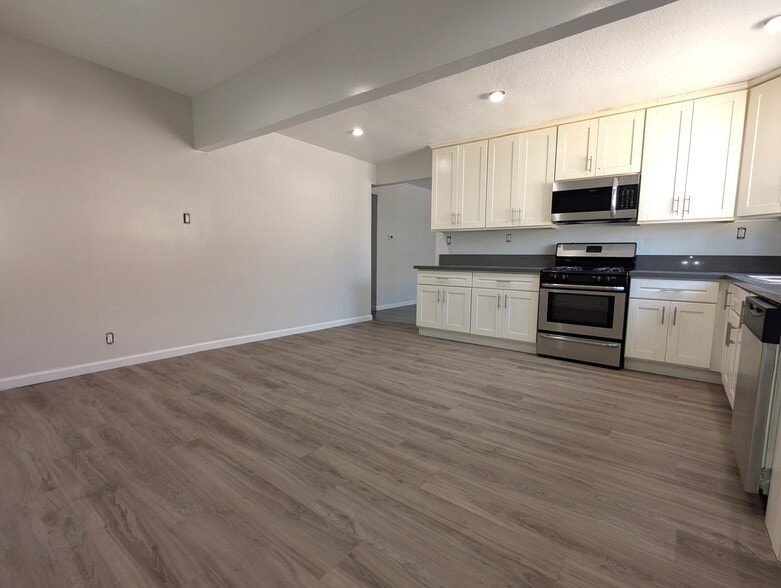 Kitchen and Dining Area - 7635 Birchleaf Ave