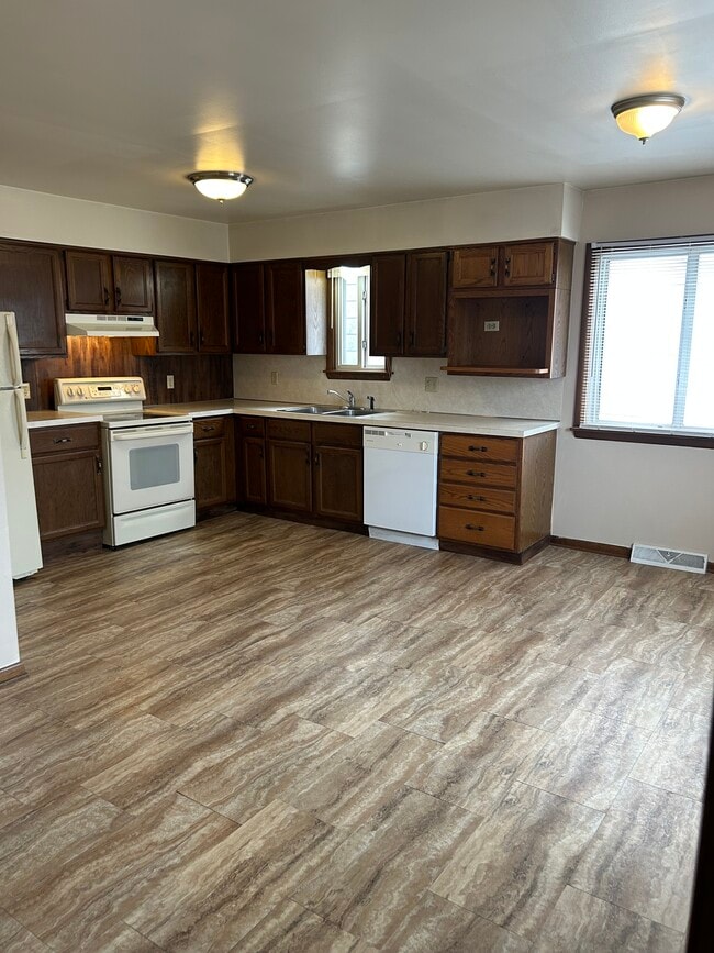 Building Photo - 126A E Main St