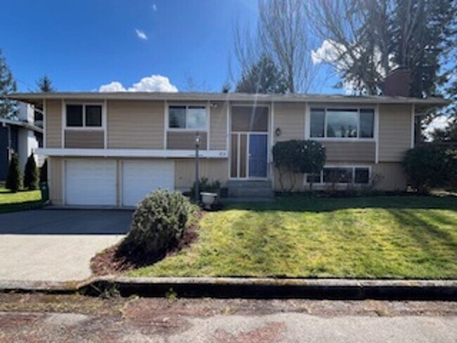 Building Photo - Gorgeous 4-Bd House | Huge Deck, Huge Fenced Yard, & Bonus Room!