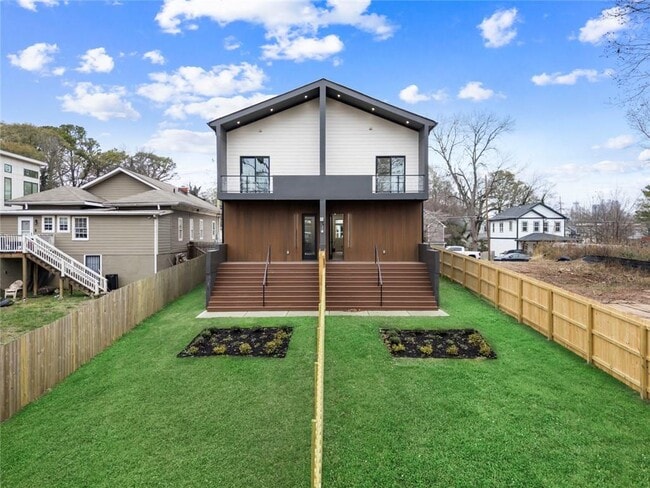 Building Photo - 582 Hope St SW