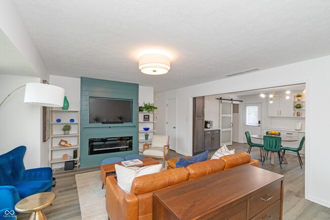 Building Photo - 110 1st St SE