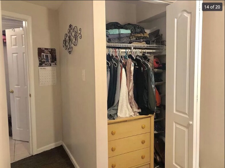 Building Photo - 902 I St SE