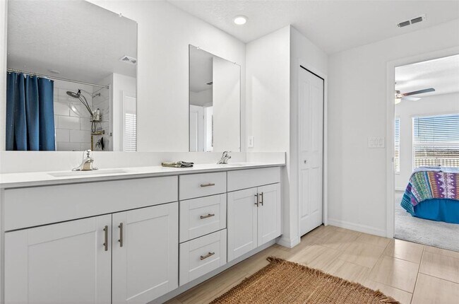 Building Photo - 15217 Zircon Red Dr