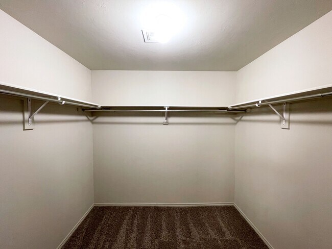 Building Photo - 9925 Blue Wing Trl