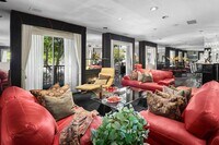 Building Photo - 540 N W Knoll Dr