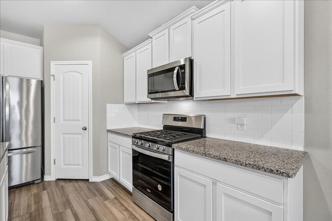 Building Photo - 8133 Cattlemen Dr