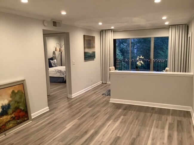 Building Photo - 3097 Colonial Way