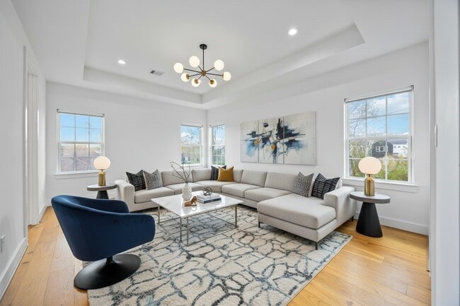 Building Photo - 2215 Mansfield St