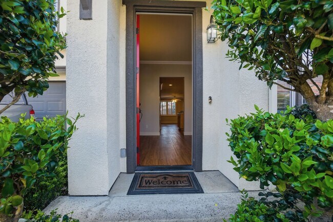 Building Photo - 4 Bed 3 Bath Single Family Home in Napa