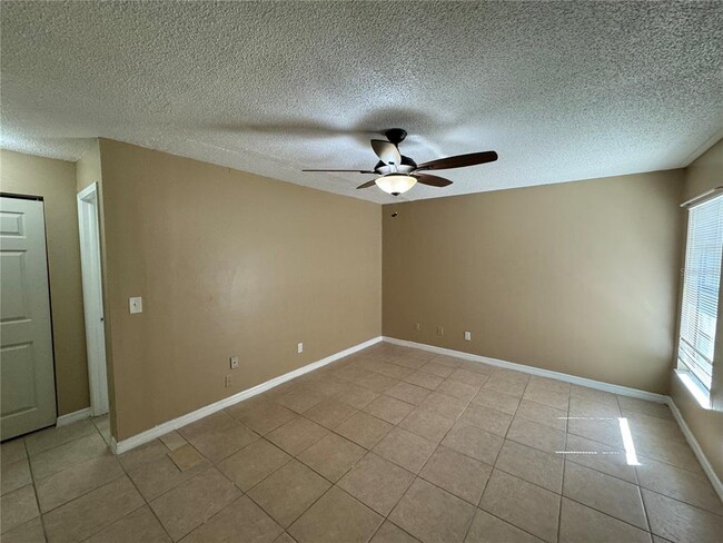 Building Photo - 10427 Flowers Ave