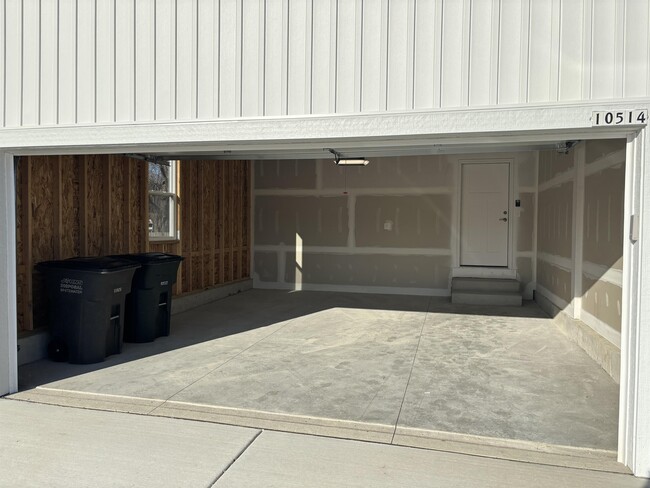 Building Photo - 10514 Button Bush Dr
