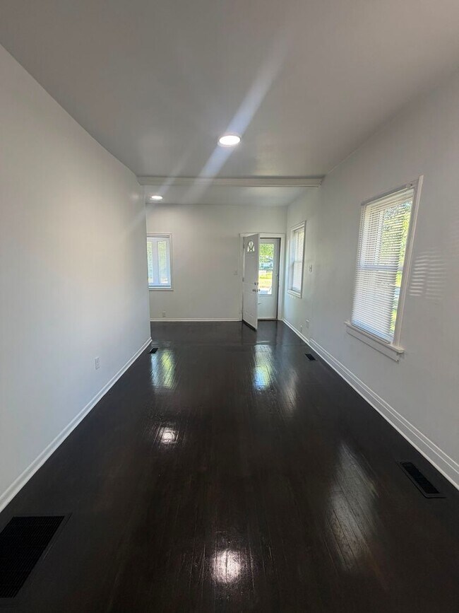 Building Photo - Newly Renovated 3 Bedroom • 1 Bathroom Home