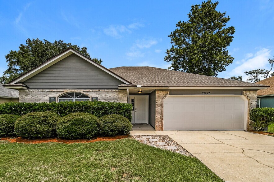 Primary Photo - 7957 Macinnes Dr