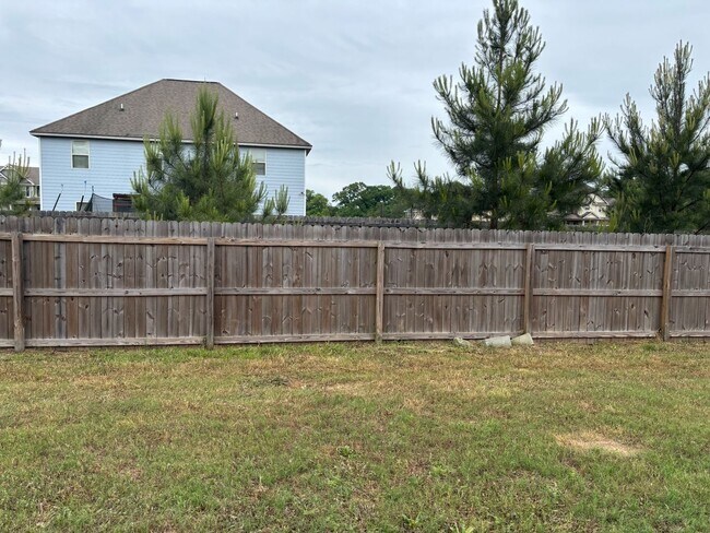 Building Photo - This property blends ample living space and storage with functional amenities.