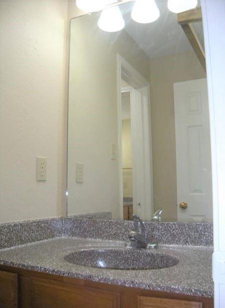 Building Photo - 704 W 21st St