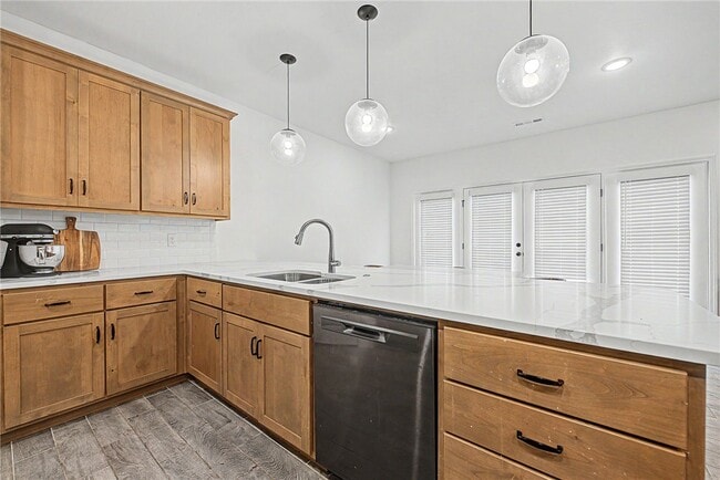 Building Photo - 2070 Wildflower Dr
