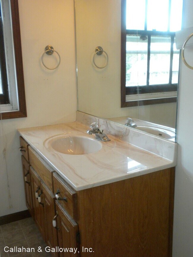 Building Photo - 1410 University Ave