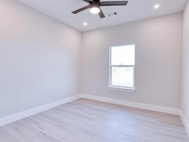 Building Photo - 6581 Rd 5503