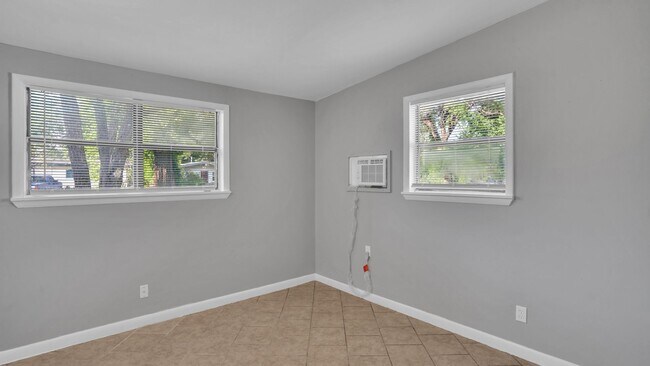 Building Photo - New Renovation! 3 Bed 1 Bath Rental Home in Tulsa