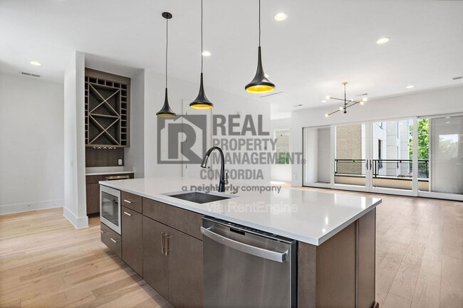 Building Photo - 1242 2nd Ave S