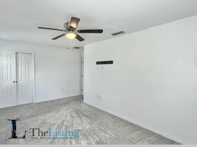 Building Photo - 613 Alfani St