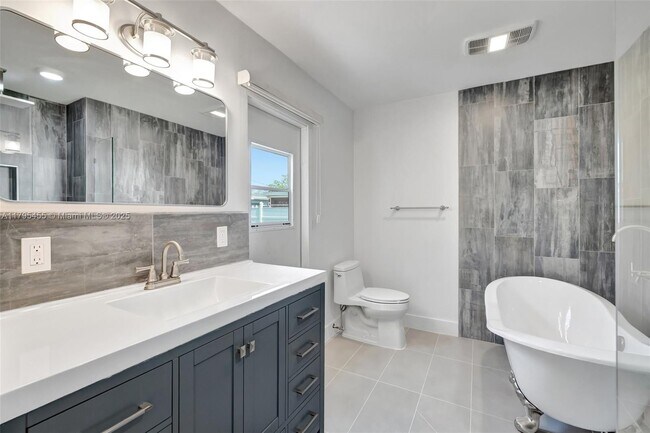Building Photo - 9121 SW 54th Pl