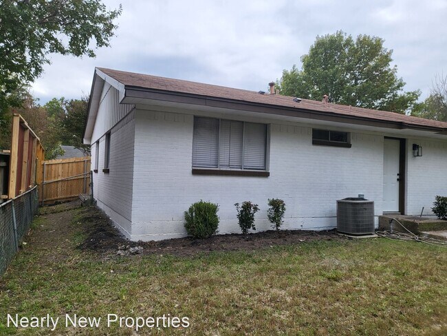 Building Photo - 3 br, 2 bath House - 1213 Carroll Dr
