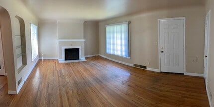 Building Photo - Comstock 3Bed/2bath Bungalow #1555