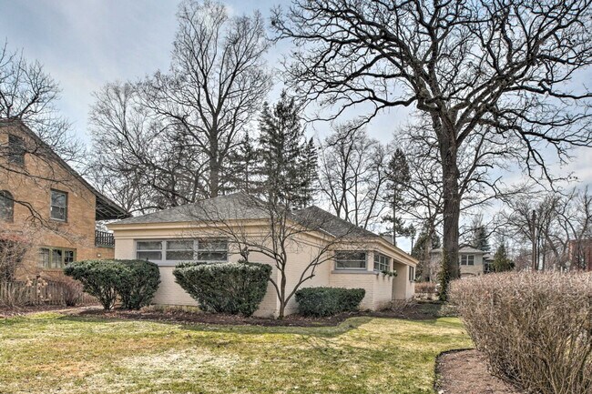 Building Photo - 696 Crescent Ct