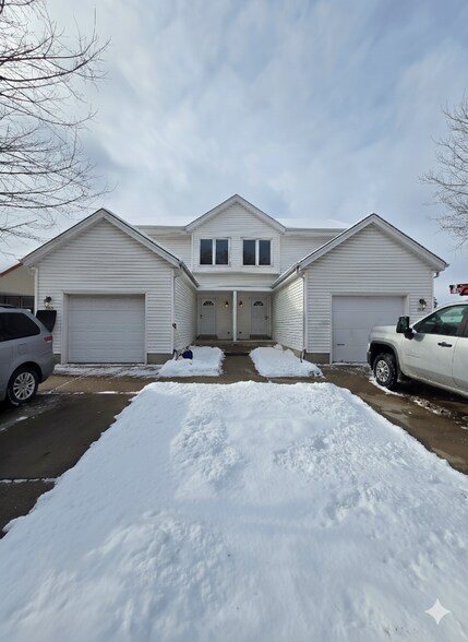 Building Photo - 2002 Madera St