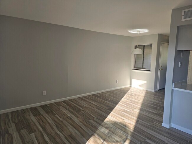 Building Photo - 308 Miracle Strip Pkwy SW