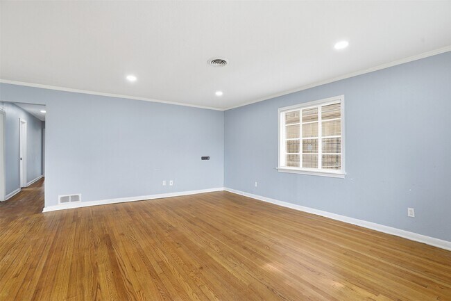 Building Photo - 3917 Anita St