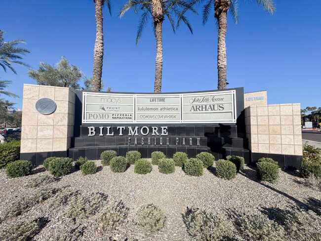 Building Photo - 1Bed/1Bath Apt at 16th St/Thomas Rd! -- NO HOA! FENCED-IN YARD! -- NO APPLICATION FEE!