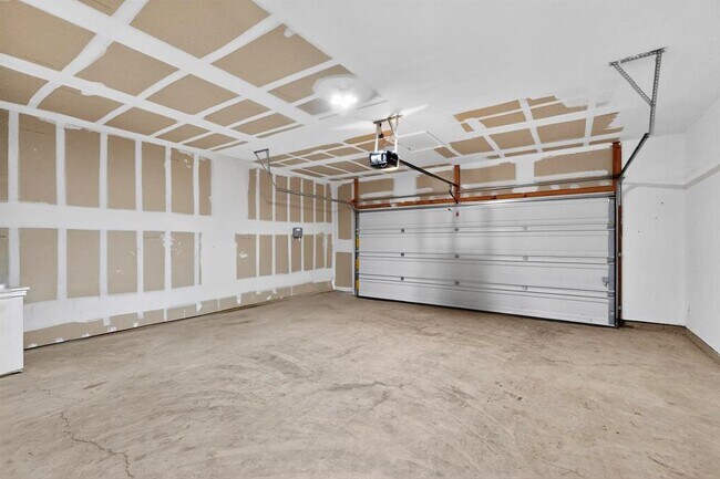 Building Photo - 216 Yoakum St