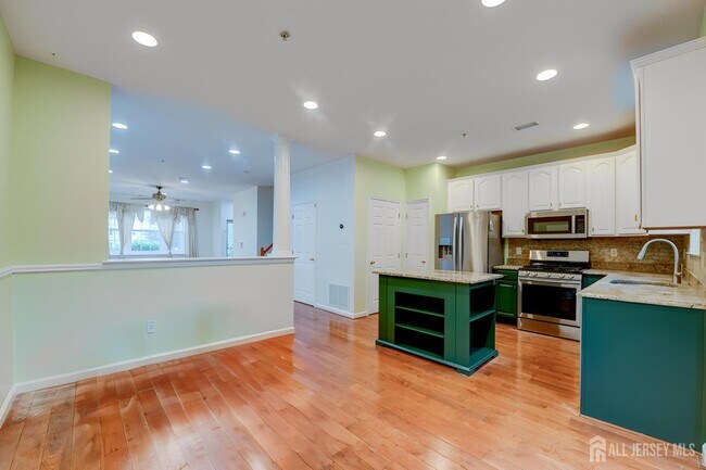 Building Photo - 609 Blossom Cir