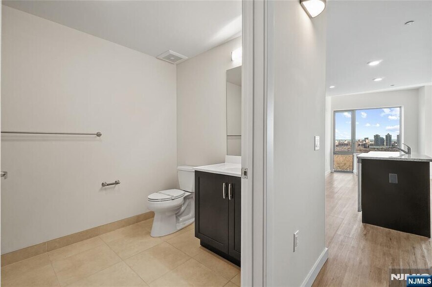 Building Photo - 69 Main St