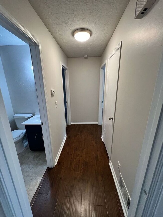 Building Photo - NOW READY!!! 2 bedroom 1 bath in SNELLVILLE!