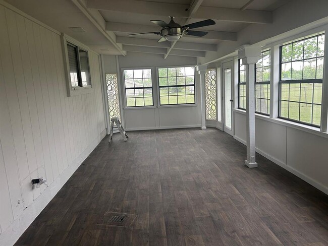 Building Photo - 212 Mourning Dove Ln