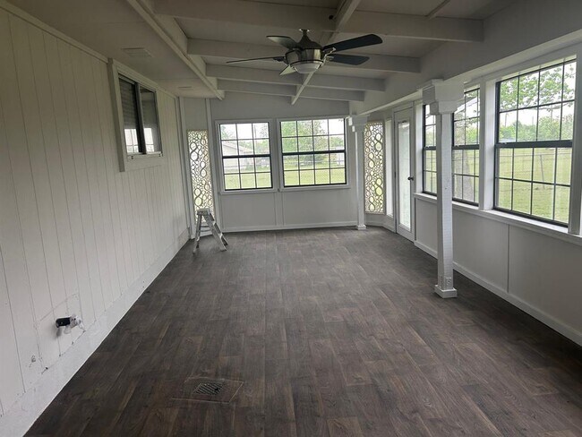 Building Photo - 219 Mourning Dove Ln