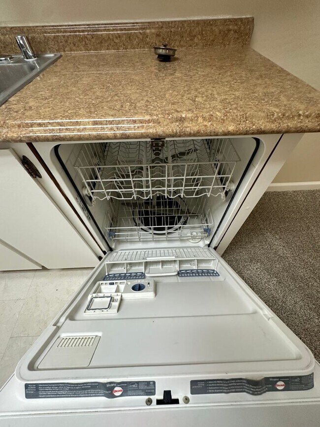 Building Photo - 2 bedroom, 1 bath condo in Mountain View
